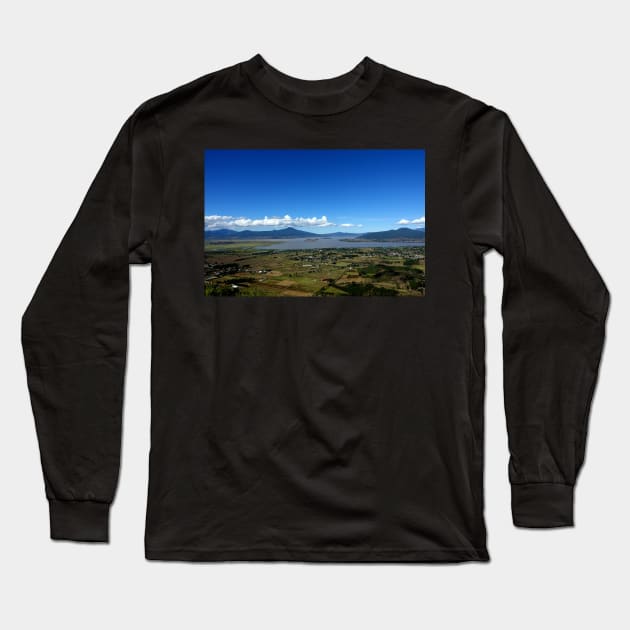 Lac de Patzcuaro au Mexique Long Sleeve T-Shirt by franck380